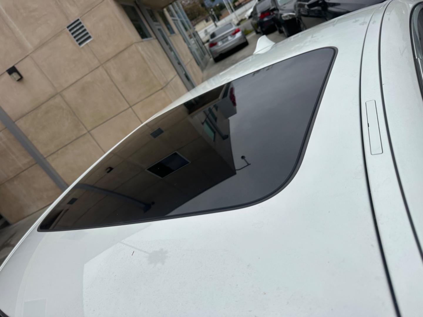 2015 WHITE /Black BMW 5-Series Leather (WBA5A7C54FG) with an 4 Cylinder engine, Automatic transmission, located at 30 S. Berkeley Avenue, Pasadena, CA, 91107, (626) 248-7567, 34.145447, -118.109398 - The 2015 BMW 528i xDrive stands as a beacon of luxury, performance, and advanced technology, embodying the pinnacle of German engineering. With only 72,430 miles, this well-maintained vehicle offers a remarkable driving experience that combines comfort, style, and reliability. Whether you have an im - Photo#11